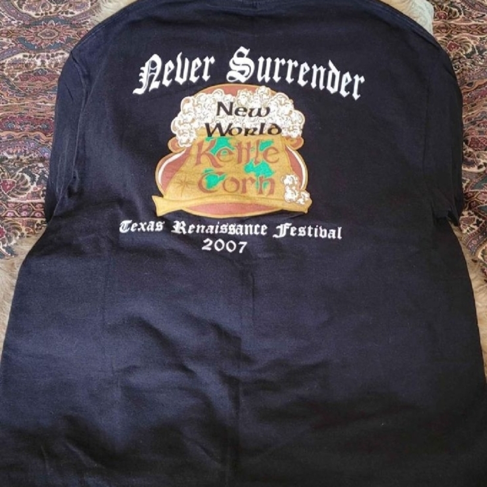 Never Surrender Texas Renaissance Black T-Shirt